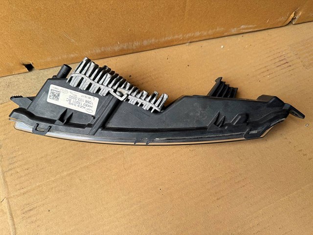 Фара противотуманная левая LR093417 Land Rover