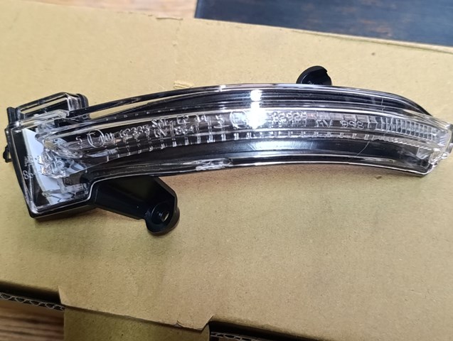 FP5647M31 FPS Повторитель поворота левого зеркала