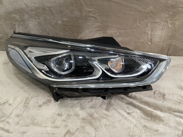 92102C2600 Hyundai/Kia Фара передняя правая