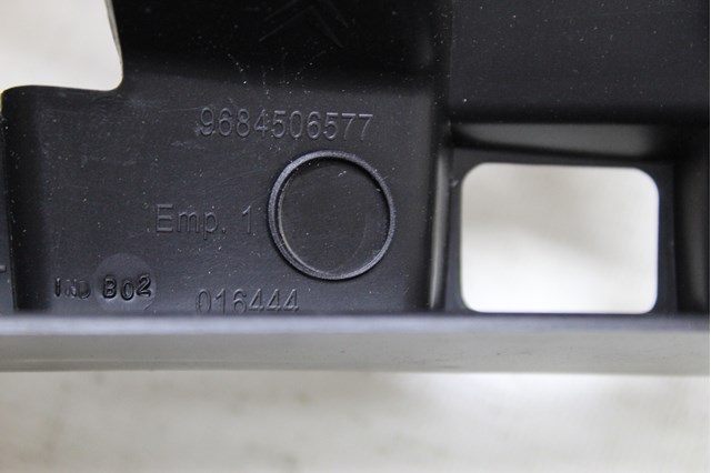 7416L0 Peugeot/Citroen placa sobreposta superior do painel dianteiro (de suporte do radiador)