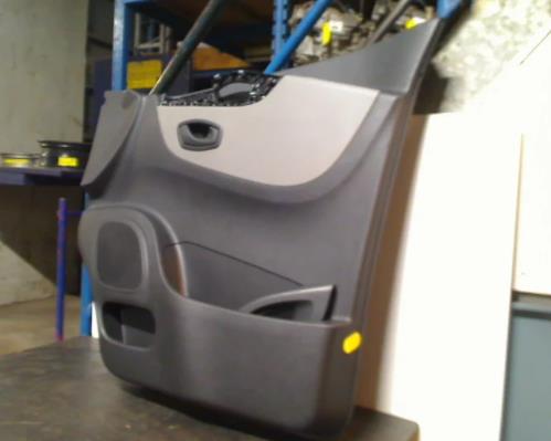 Обшивка двери передней левой Renault (RVI) 809008574R цена, от 30.15 USD