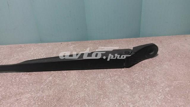 Купить 8200409696 Renault (RVI) Поводок стеклоочистителя