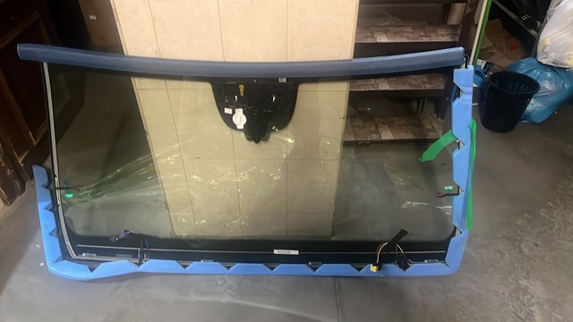 Купить A1676705701 Mercedes Ветровое стекло