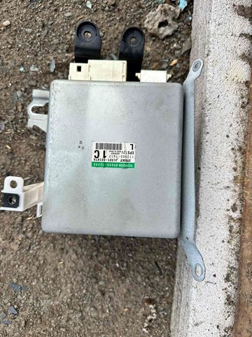 Блок управления электроусилителем руля на Toyota Corolla E15