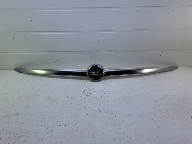 Накладка на крышку багажника Opel 39074035 цена, от 190.04 USD