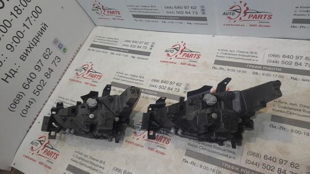 Фара правая Mazda KB8P51031H