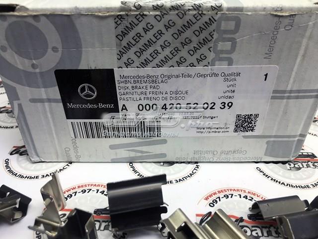 Задние тормозные колодки A000420520239 Mercedes