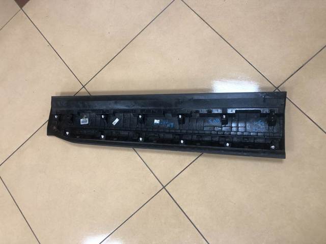 Молдинг передней левой двери Hyundai/Kia 87721S1200SCR