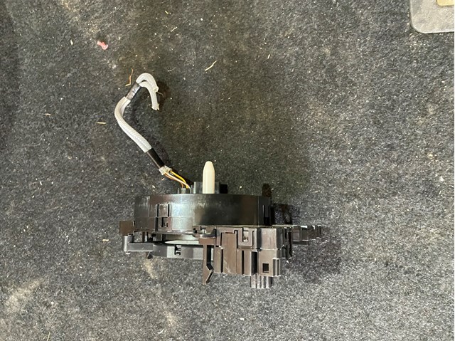 Контактное кольцо подушки безопасности Nissan/Infiniti 255546RA4A цена, от 25.96 USD