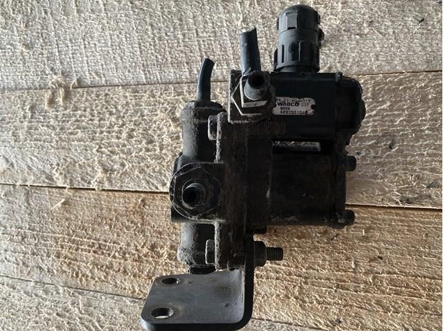 Ускорительный клапан пневмосистемы MAN 81521806019 цена, от 624.20 USD