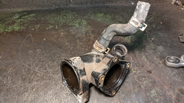 Caixa do termostato para Toyota Avensis II T25