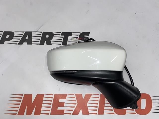 Правое боковое зеркало Mazda GJS369121G