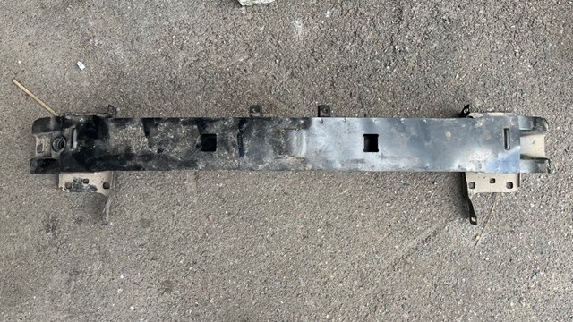 Усилитель переднего бампера 3V0807109 VAG