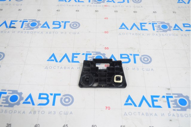 KB8A51U30 Mazda Кронштейн крыла заднего