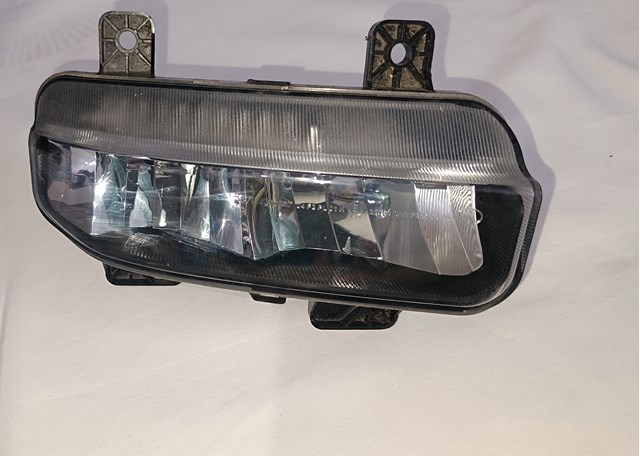 Правая противотуманная фара Chrysler 68273292AB