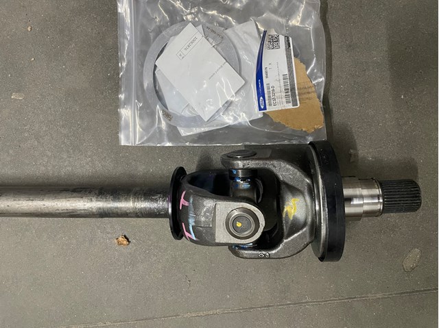 EC3Z3219D Ford Полуось передняя, правая
