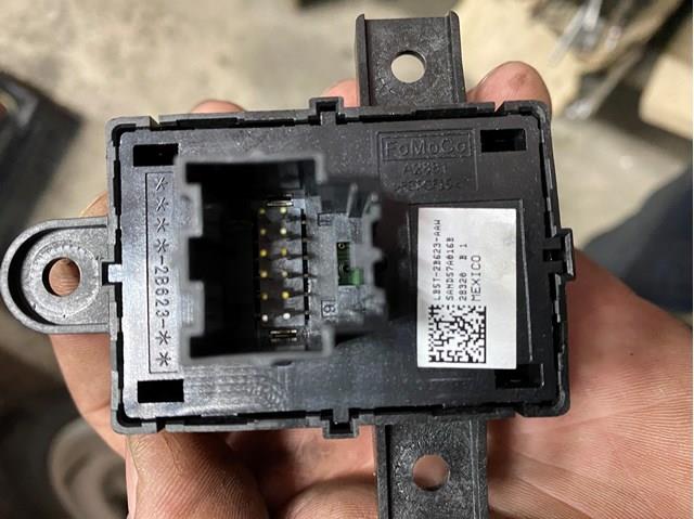 LB5Z2B623AA Ford Клавиша электромеханического стояночного тормоза