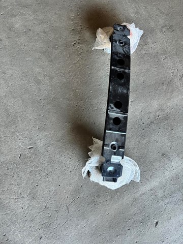 KD3550260D Mazda reforçador do pára-choque traseiro