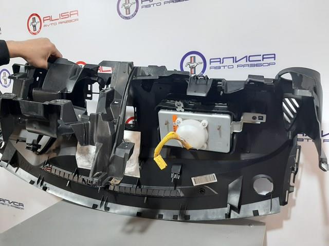 DB2W60400B02 Mazda Передняя панель