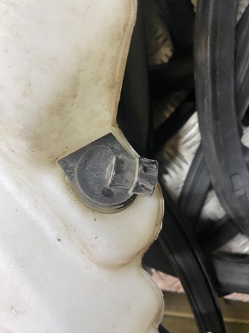 Бачок омывателя стекла на Tesla Model S  5YJS