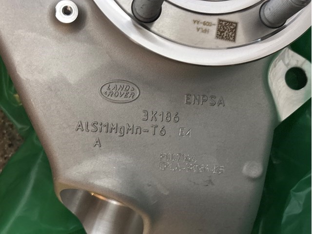 Цапфа передняя левая LR146343 Land Rover
