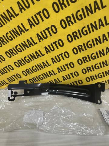 KB7W52B22A Mazda Правое крепление заднего бампера