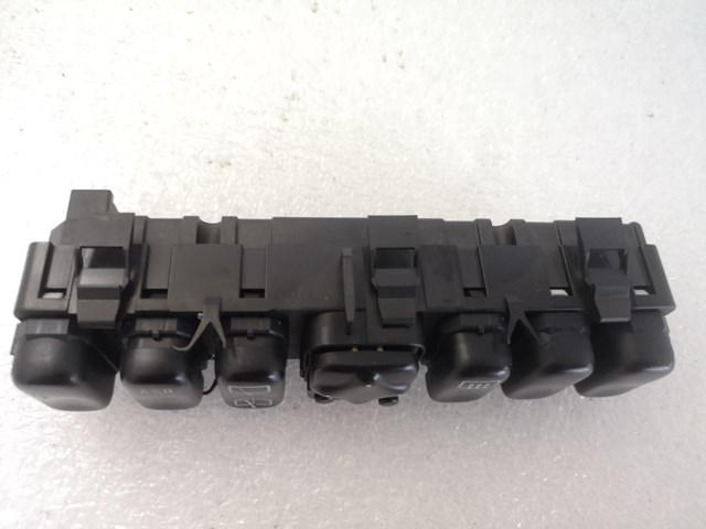 Блок кнопок центральной консоли Mercedes A1688203610 цена, от 14.79 USD