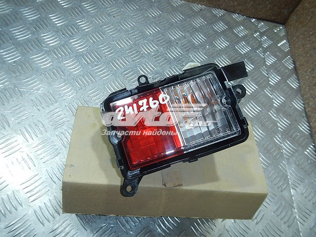 Фонарь заднего бампера правый Mitsubishi 8331A060