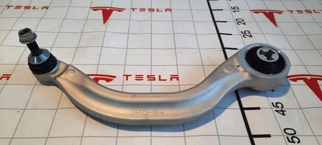 104432600G Tesla Motors braço oscilante superior direito de suspensão dianteira