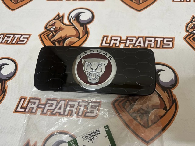 Эмблема на решетку радиатора Jaguar C2D35916 цена, от 402.09 USD