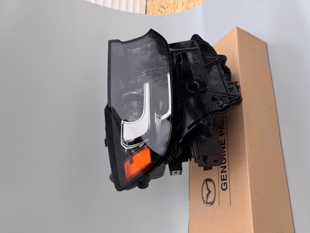 Правая блок фара Mazda KR9D51030A цена, от 1235.93 USD