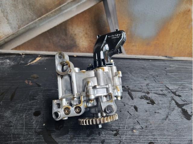 Купить PY0114100 Mazda Насос маслозакачивающий