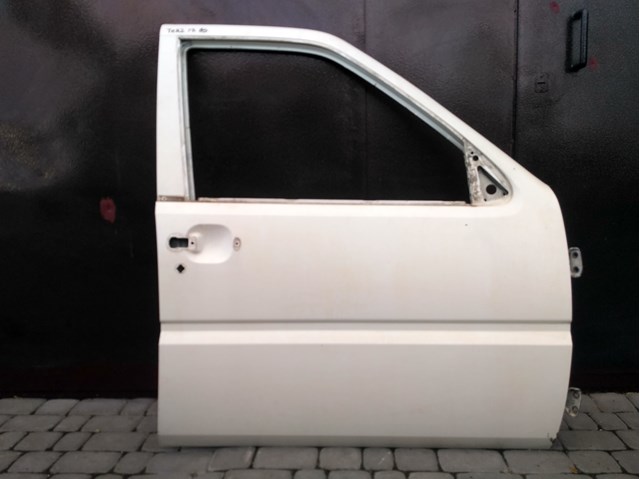 Передняя правая дверь Ниссан Террано 2 (Nissan Terrano)