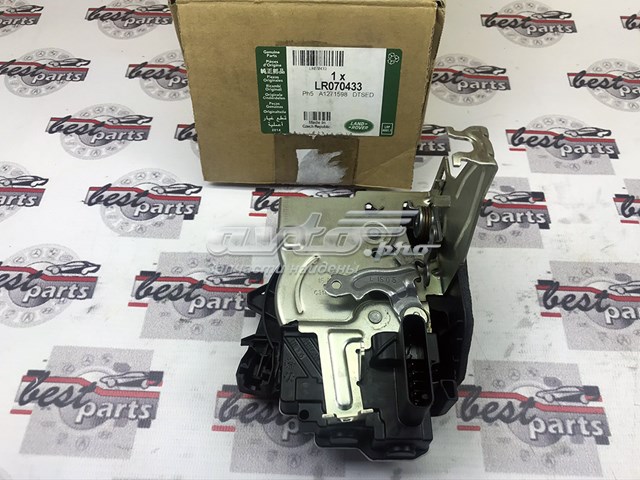 Замок двери задней левой LR070433 Land Rover