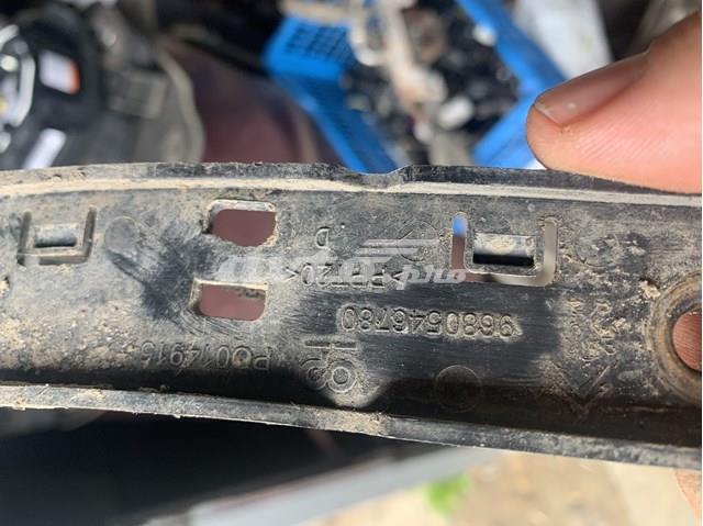 Кронштейн бампера переднего, правый Peugeot/Citroen 9680546780