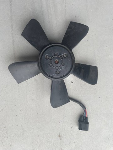 68249185AC Chrysler difusor do radiador de esfriamento, montado com motor e roda de aletas