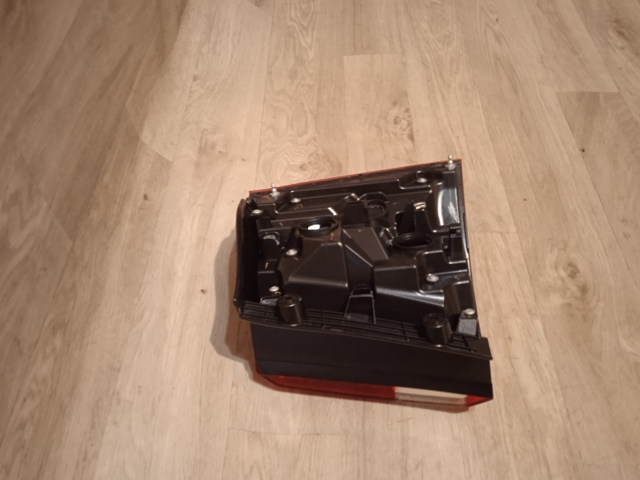 Задняя левая внешняя фара FPS FP4033F1E цена, от 93.46 USD
