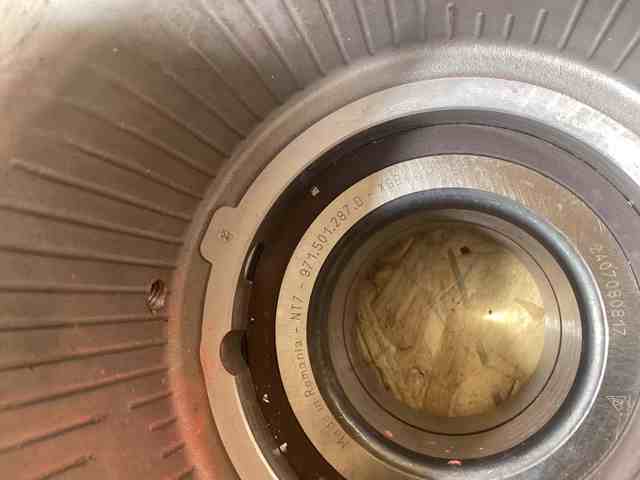 9J0505436B Porsche Цапфа правая