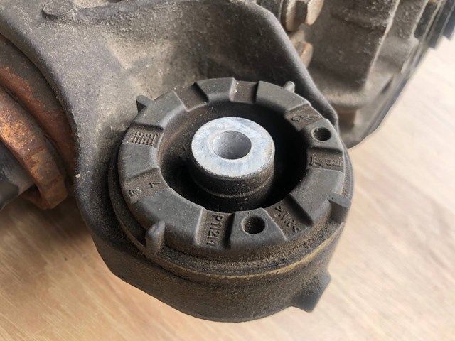 Купить LR070156 Land Rover Задний редуктор