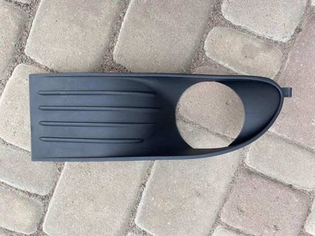 PDG99049R Signeda Заглушка ПТФ бампера переднего правая