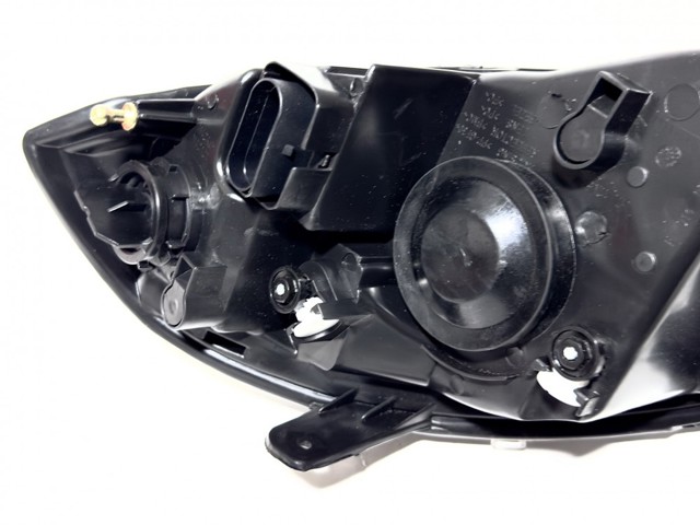 Фара правая Chery S123772020AB