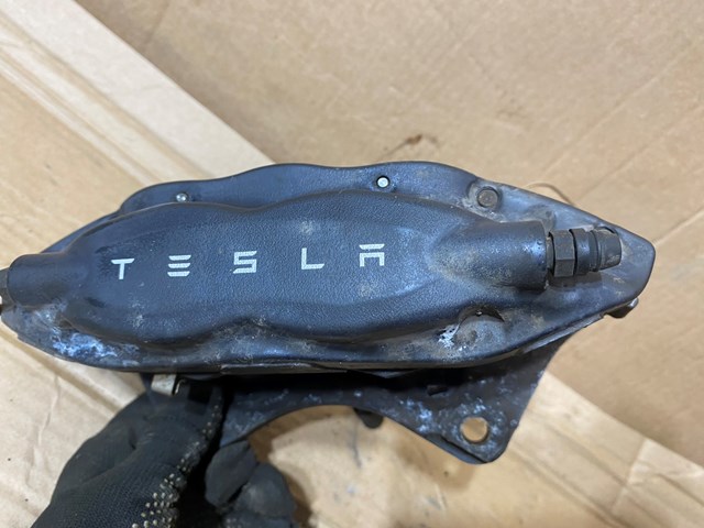Тормозной суппорт правый задний Tesla 102764400A цена, от 38.01 USD