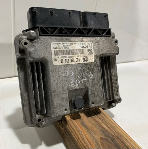 Блок управления двигателем 03G906021TF VAG