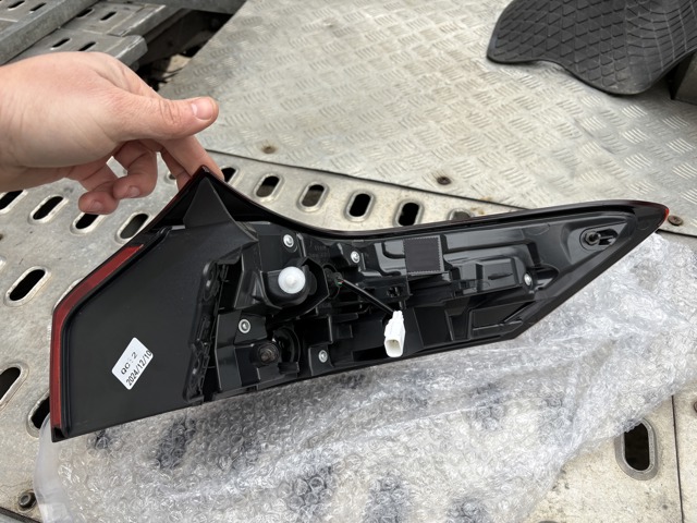 Фонарь задний левый внешний 265556RR0C Nissan/Infiniti