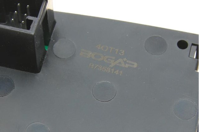 Клавиша электромеханического стояночного тормоза Bogap B7358141