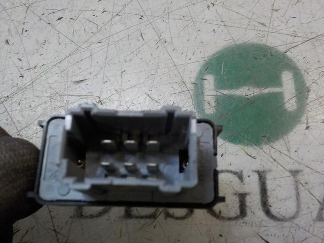 98016307ZD Peugeot/Citroen Кнопка подъемника переднего правого стекла