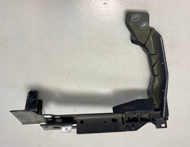 LR152525 Land Rover Рамка радиатора правая