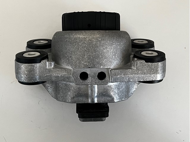 Подушка (опора) двигателя, правая нижняя Land Rover LR072113