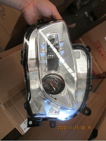 68261710AA Chrysler Заглушка противотуманок, левая