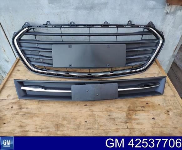 Решетка радиатора 94532311 General Motors